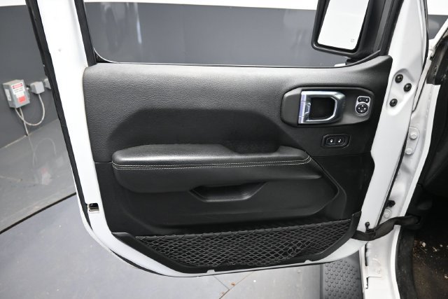 Used 2021 Jeep Wrangler Unlimited Sahara AWD/4WD image 14