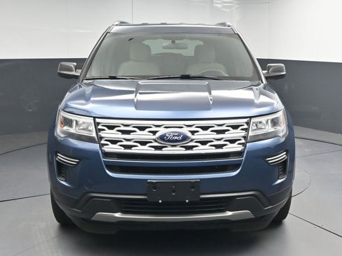 Used 2018 Ford Explorer XLT AWD/4WD image 2