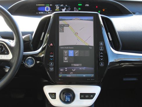 Used 2017 Toyota Prius Prime Premium image 33