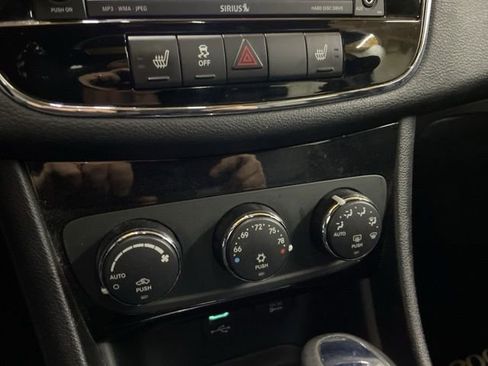Used 2012 Chrysler 200 Limited w/ Sun/Sound Group FWD image 40