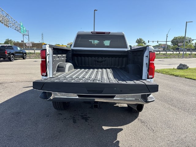 Used 2026 Chevrolet Silverado 2500 LTZ w/ LTZ Convenience Package AWD/4WD image 17
