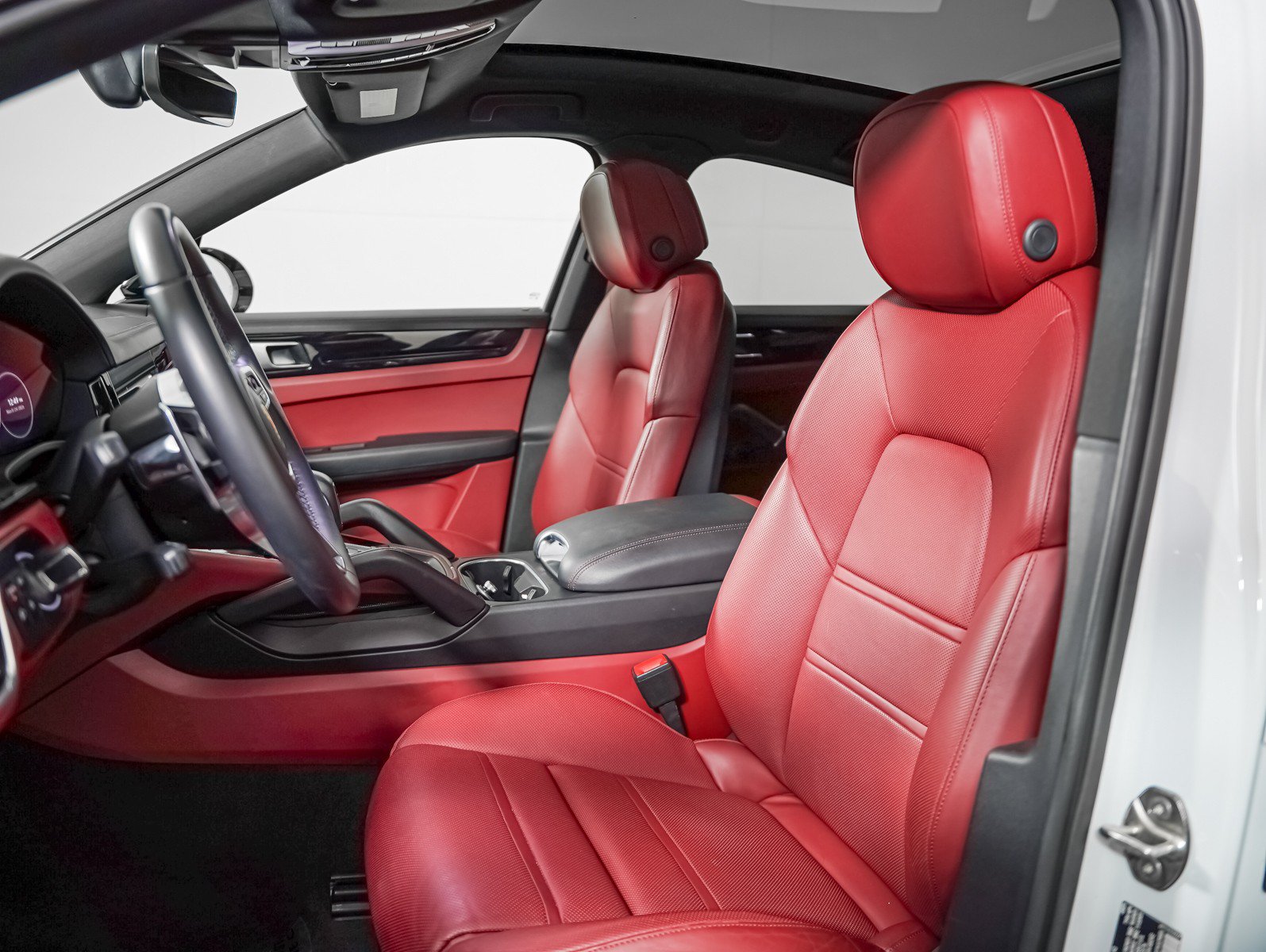 Certified 2023 Porsche Cayenne Coupe AWD/4WD image 5