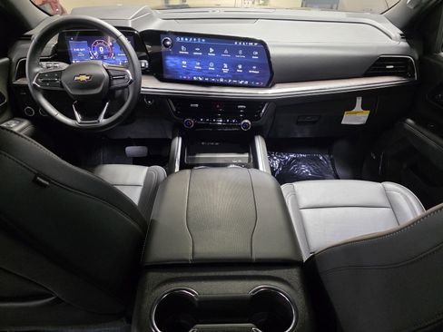 Used 2025 Chevrolet Suburban Premier image 21