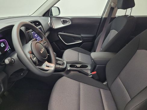 Used 2025 Kia Soul LX image 17