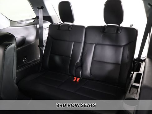 Used 2024 Ford Explorer XLT w/ Equipment Group 202A RWD image 5