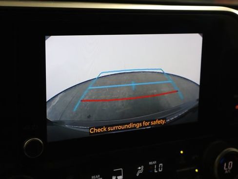 Used 2023 Toyota Highlander XLE FWD image 37