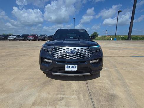 Used 2022 Ford Explorer Platinum w/ Equipment Group 601A RWD image 2