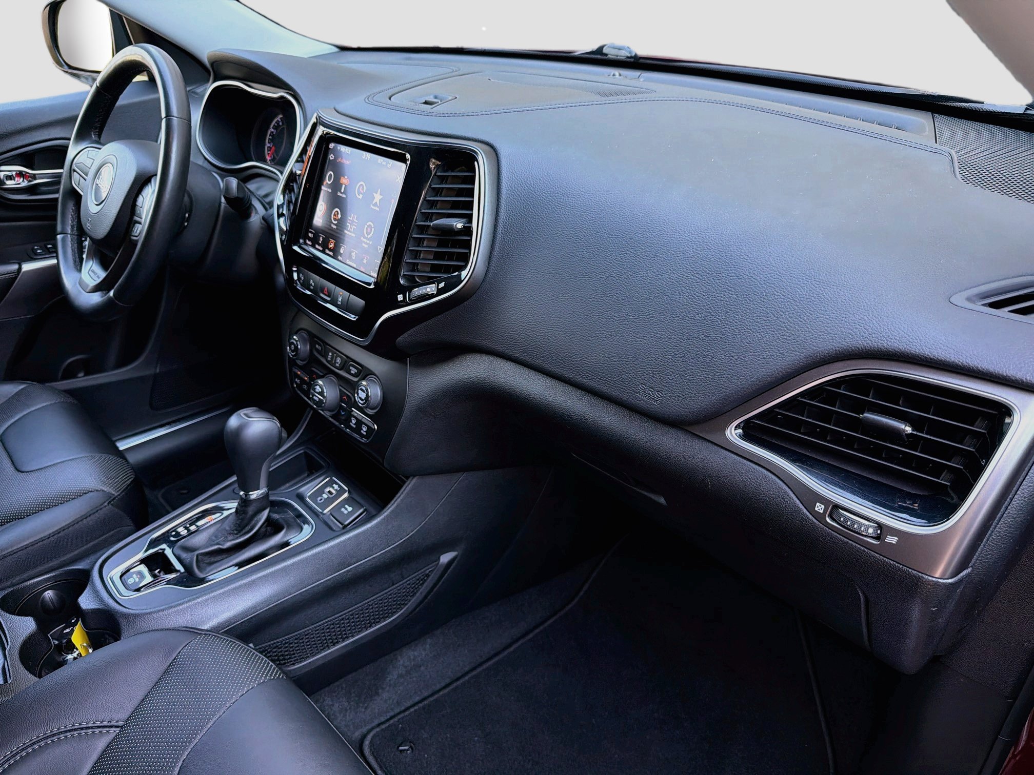 Used 2019 Jeep Cherokee Limited w/ Luxury Group FWD image 28