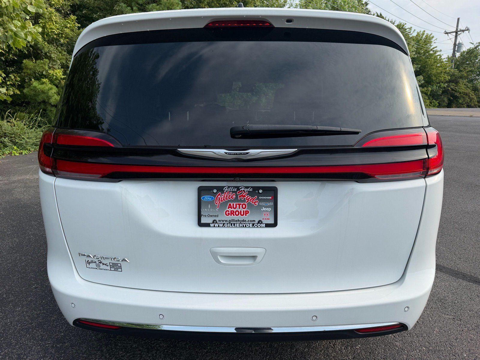 Used 2024 Chrysler Pacifica Touring-L FWD image 12