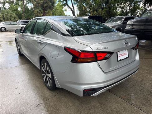 Used 2020 Nissan Altima 2.5 SL FWD image 10