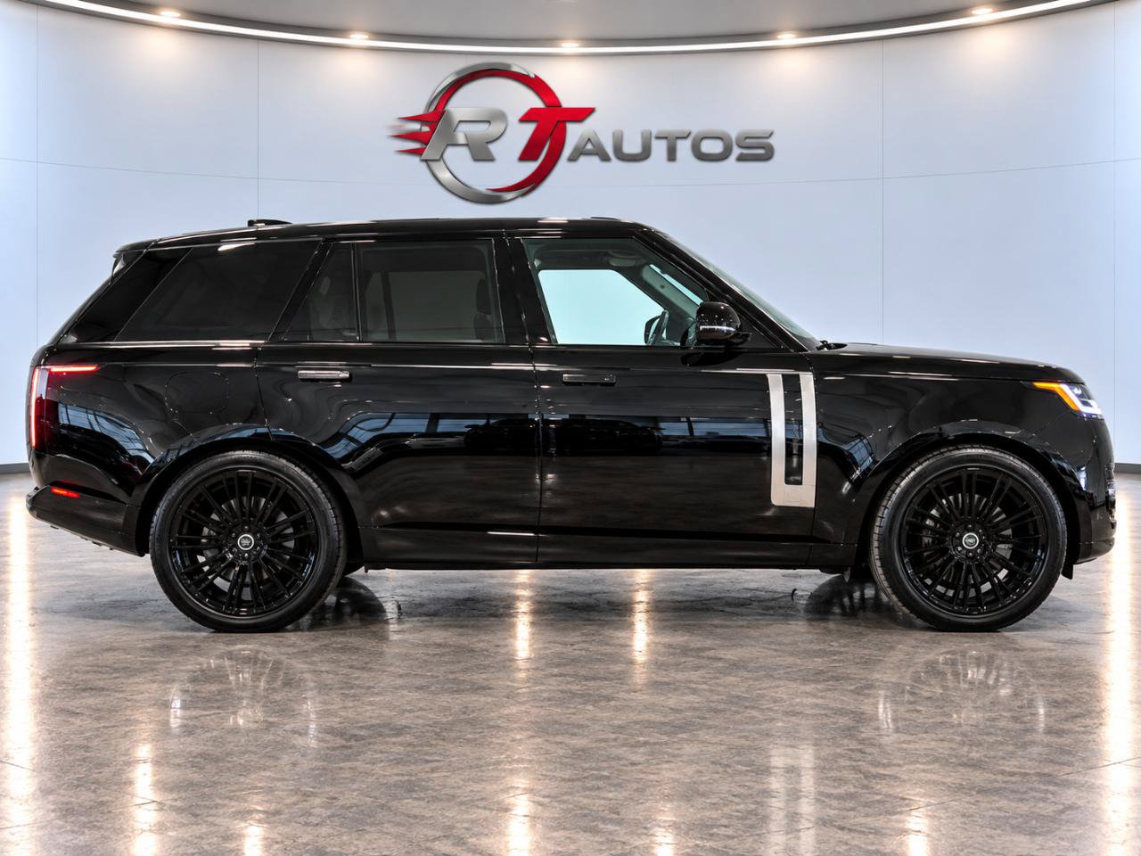 Used 2024 Land Rover Range Rover SE AWD/4WD image 4