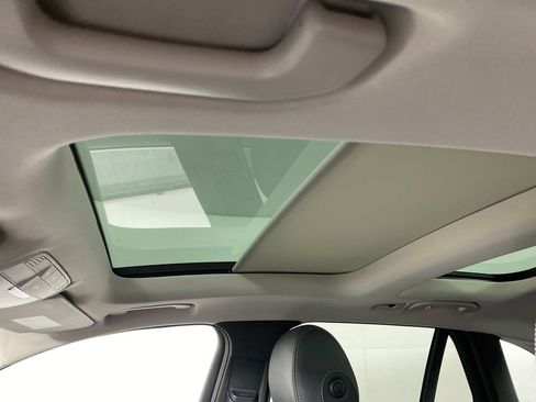 Used 2019 Mercedes-Benz GLC 300 4MATIC image 10