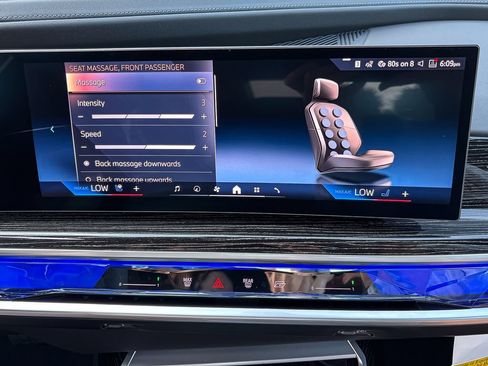 Used 2025 BMW i7 eDrive50 w/ M Sport Package RWD image 25