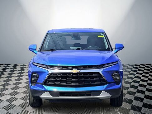 Used 2025 Chevrolet Blazer LT FWD image 2