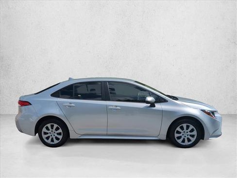 Used 2022 Toyota Corolla LE FWD image 4