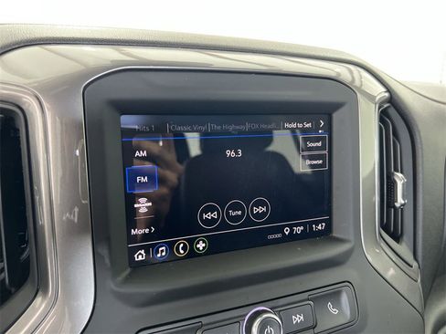 Used 2025 Chevrolet Silverado 1500 Custom image 13