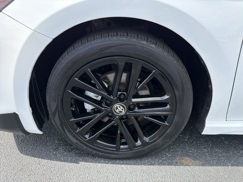 Used 2025 Toyota Camry SE image 11