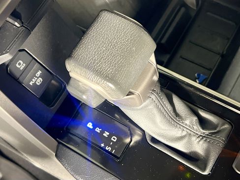 Used 2023 Toyota Tundra SR5 w/ SR5 Premium Package AWD/4WD image 25