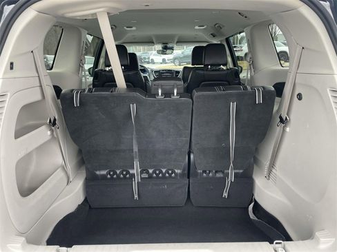 Used 2023 Chrysler Pacifica Touring-L image 13