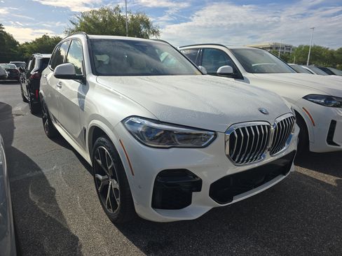 Used 2022 BMW X5 xDrive40i w/ M Sport Package AWD/4WD image 1