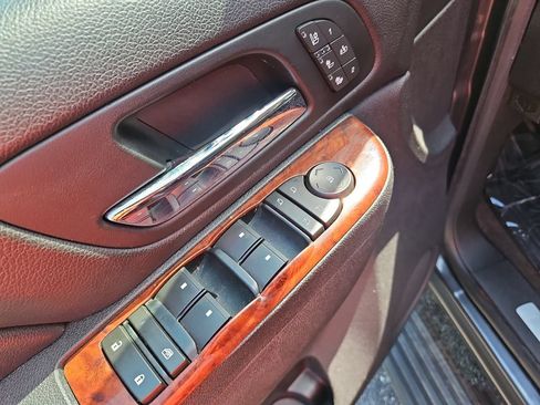 Used 2010 Chevrolet Suburban LTZ AWD/4WD image 12