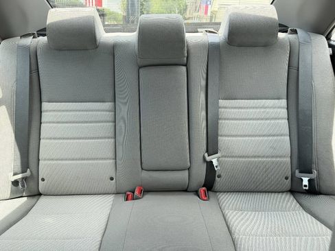 Used 2016 Toyota Camry LE FWD image 18