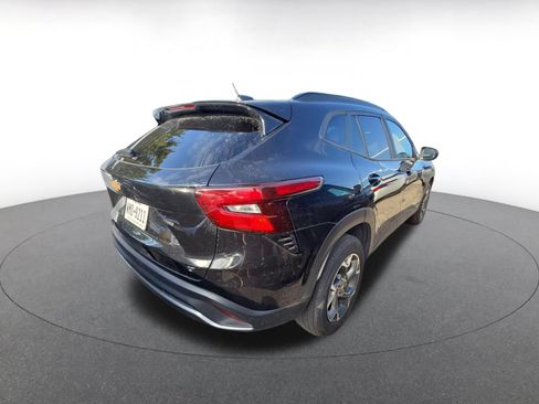 Used 2025 Chevrolet Trax LT w/ LT Convenience Package FWD image 5