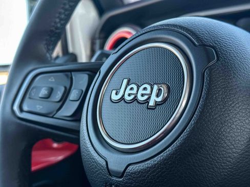 Used 2023 Jeep Gladiator Sport AWD/4WD image 29