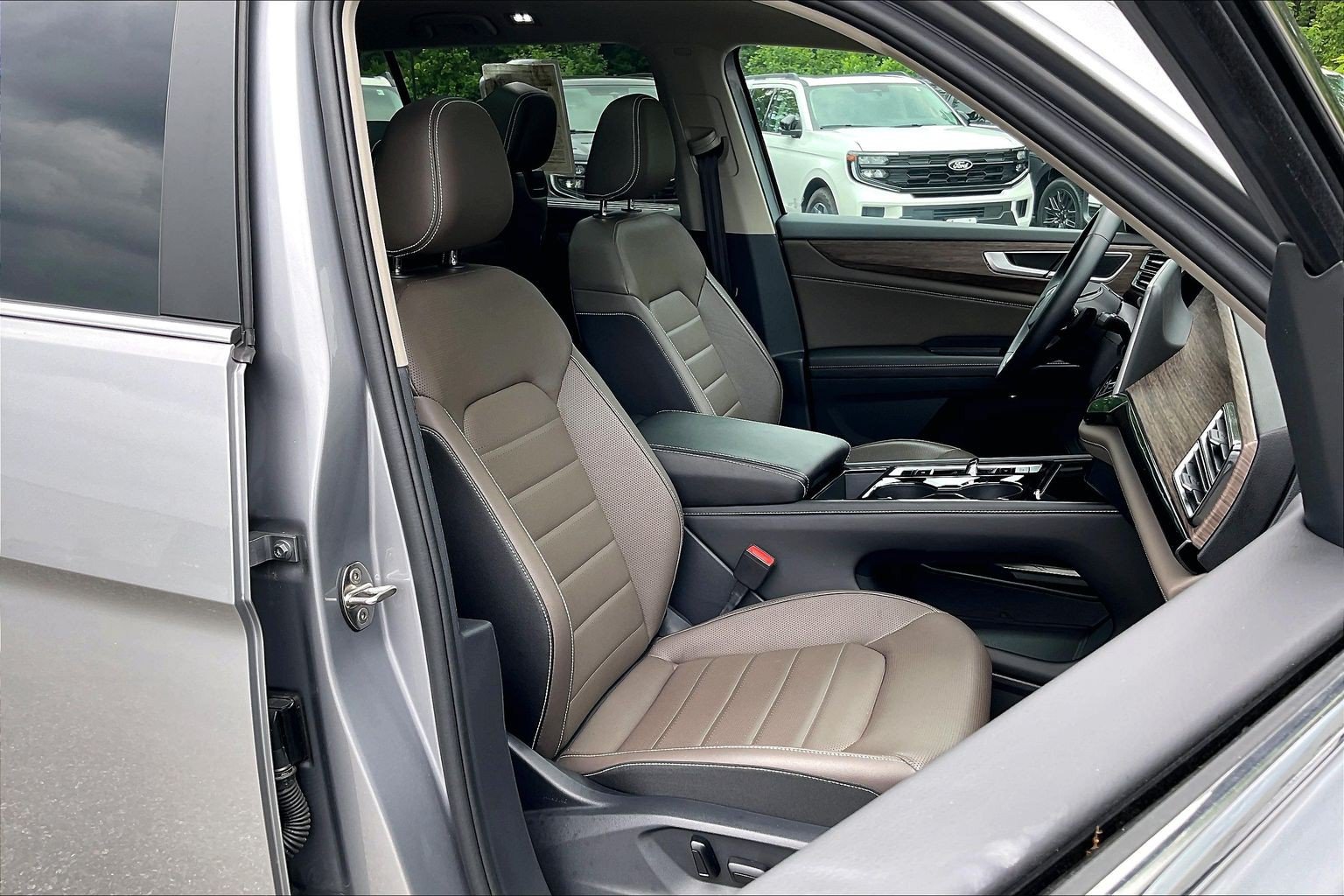 Used 2025 Volkswagen Atlas SEL AWD/4WD image 7