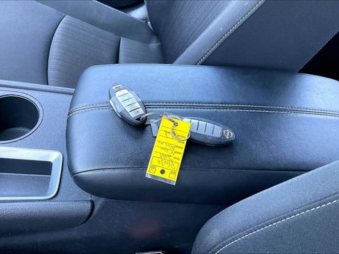 Used 2025 Nissan Altima 2.5 SV FWD image 10