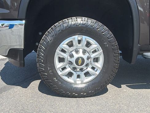 Used 2021 Chevrolet Silverado 2500 LT AWD/4WD image 9