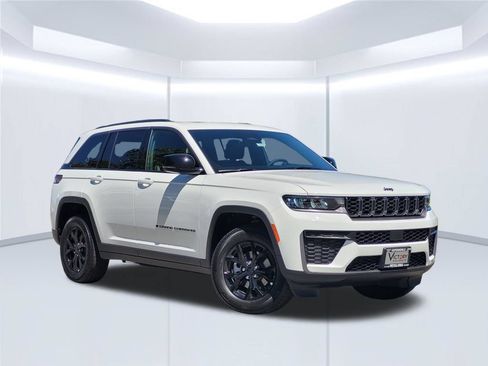 New 2026 Jeep Grand Cherokee Altitude AWD/4WD image 1