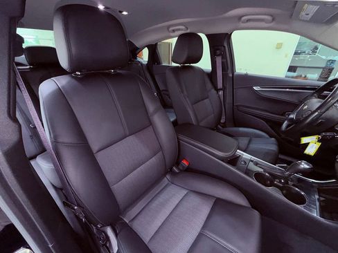 Used 2017 Chevrolet Impala LT w/ Convenience Package FWD image 8