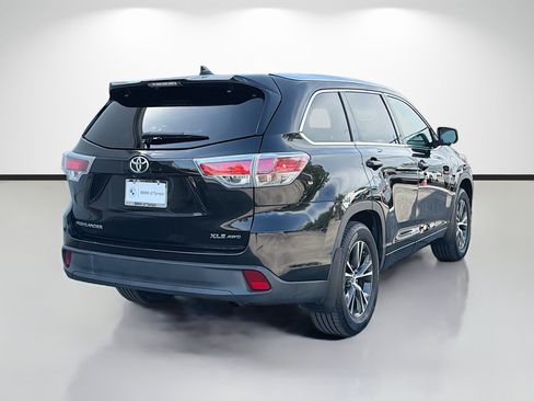 Used 2016 Toyota Highlander XLE AWD/4WD image 3