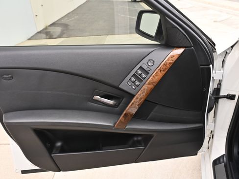 Used 2007 BMW 550i Sedan image 29