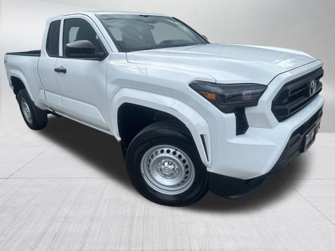 Used 2024 Toyota Tacoma SR image 3