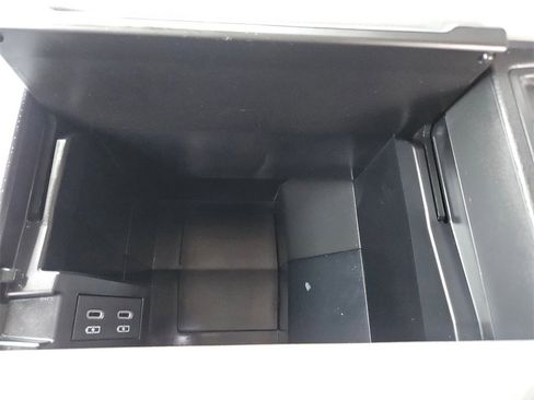 Used 2025 Toyota Sienna LE image 30