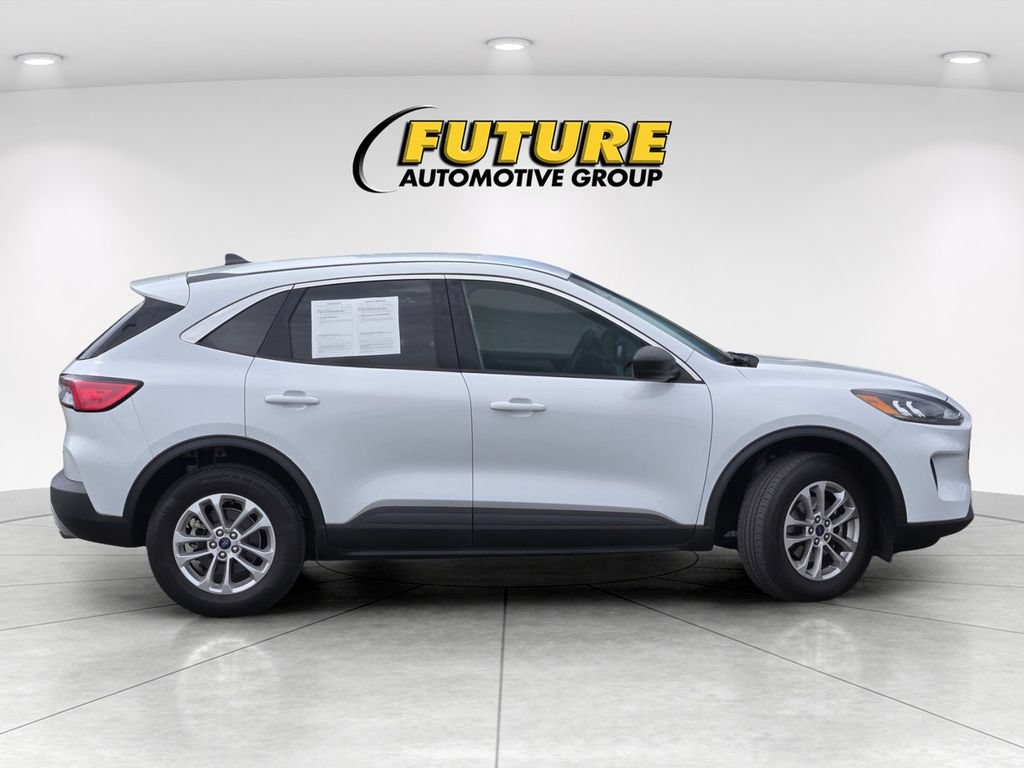 Used 2022 Ford Escape SE AWD/4WD image 3