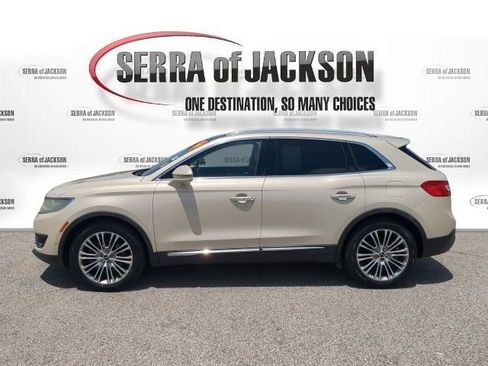 Used 2016 Lincoln MKX Reserve w/ Technology Package FWD image 5