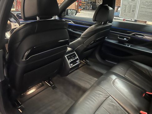 Used 2022 BMW 740i w/ M Sport Package image 22