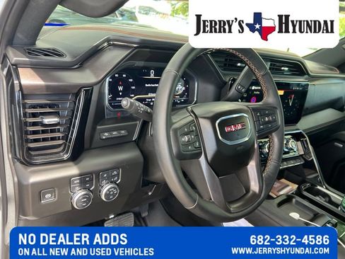 Used 2025 GMC Sierra 2500 AT4 w/ AT4 Premium Plus Package AWD/4WD image 9