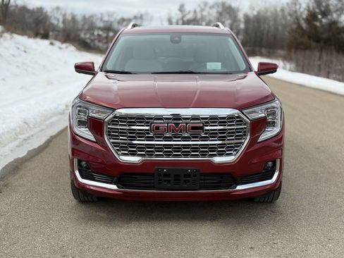 Used 2023 GMC Terrain Denali w/ Denali Premium Package image 3