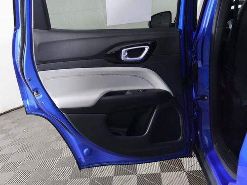 Used 2023 Jeep Compass Limited image 25