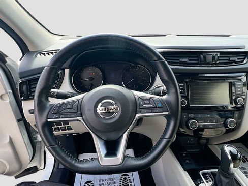 Used 2022 Nissan Rogue Sport SL image 9