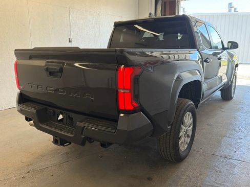 Used 2025 Toyota Tacoma SR5 image 5