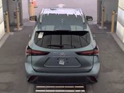 Used 2024 Toyota Highlander XLE FWD image 5