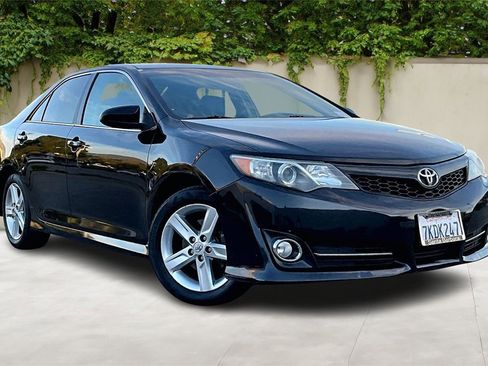Used 2014 Toyota Camry SE image 1