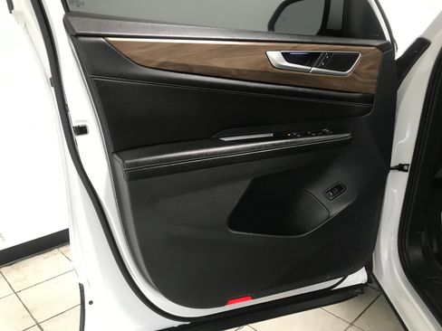 Used 2024 Volkswagen Atlas SE AWD/4WD image 8