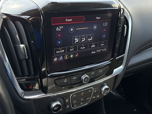 Used 2021 Chevrolet Traverse LT FWD image 21