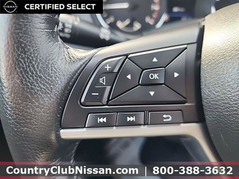 Certified 2018 Nissan Rogue SV w/ Premium Package image 20